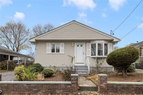 23 Hewes St, Cumberland, RI 02864