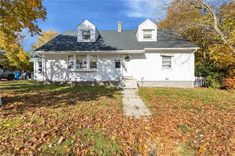 121 Heather St, Cranston, RI 02920