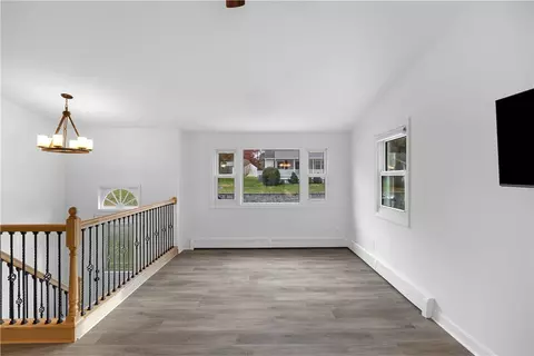 Living - 5 Ichabod Ln, Westerly, RI 02891 photo 4 of 5