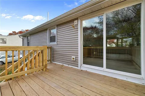 Exterior - 5 Ichabod Ln, Westerly, RI 02891 photo 6 of 9