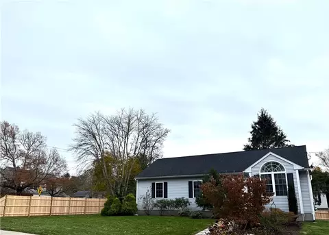 4 Village Rd, Bradford, RI 02808