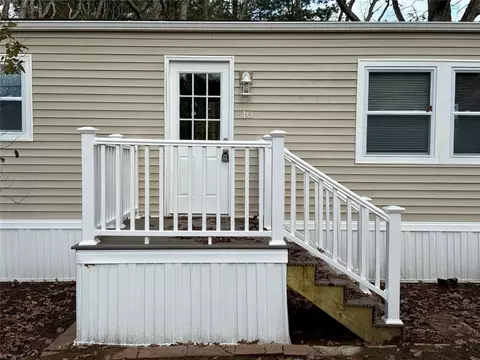 10 Torch Ln, Coventry, RI 02816