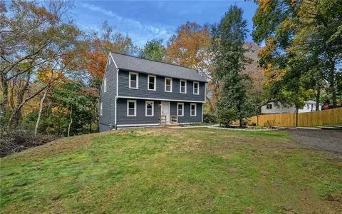 23 Canterbury Dr, Bradford, RI 02808