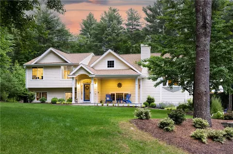 15 Roundtable Ct, Richmond, RI 02892