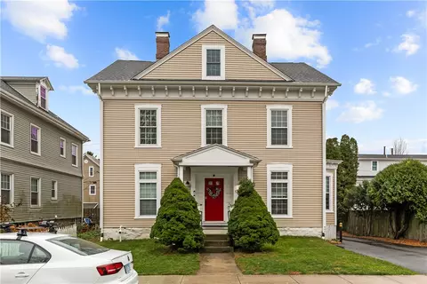 5 Elliot Pl, Newport, RI 02840