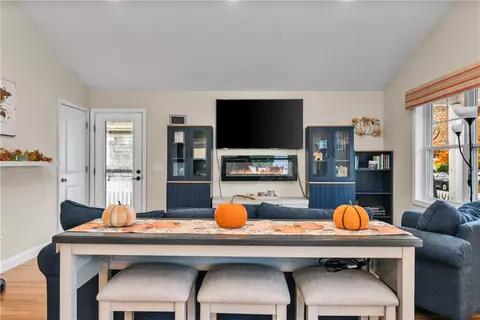 Living - 71 Northup St, Warwick, RI 02889 photo 3 of 5