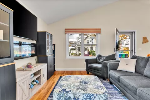 Living - 71 Northup St, Warwick, RI 02889 photo 4 of 5