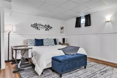 Bedroom - 71 Northup St, Warwick, RI 02889 photo 4 of 8