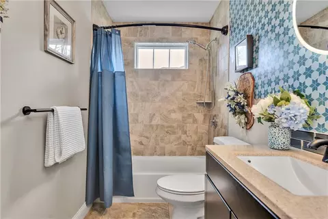 Bath - 71 Northup St, Warwick, RI 02889 photo 1 of 3