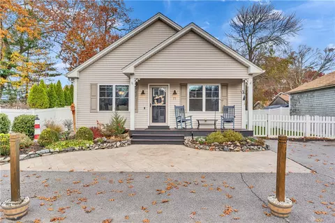 71 Northup St, Warwick, RI 02889