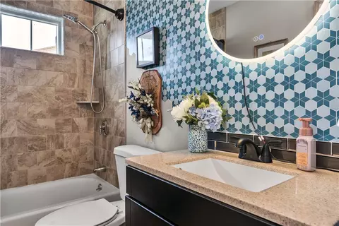 Bath - 71 Northup St, Warwick, RI 02889 photo 2 of 3