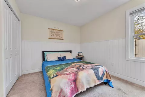 Bedroom - 71 Northup St, Warwick, RI 02889 photo 2 of 8