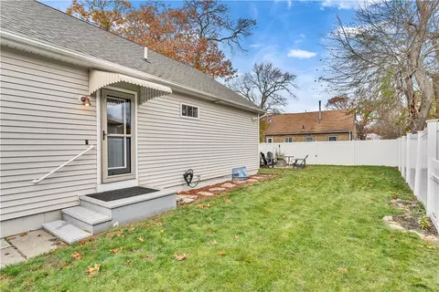 Exterior - 71 Northup St, Warwick, RI 02889 photo 5 of 8