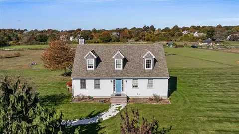 62 Howland Ave, Middletown, RI 02842