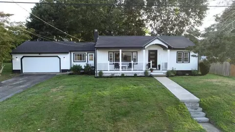 109 Kaufman Rd, Tiverton, RI 02878