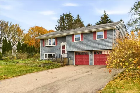 44 Buckwheat Ave, Portsmouth, RI 02871