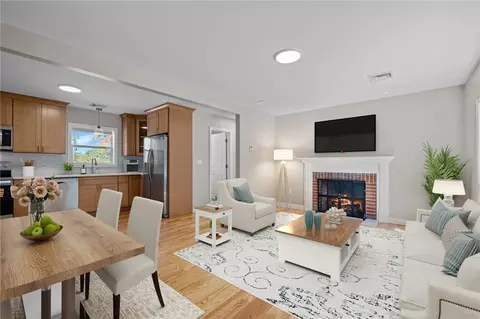 20 Maple Ct, Hopkinton, RI 02804