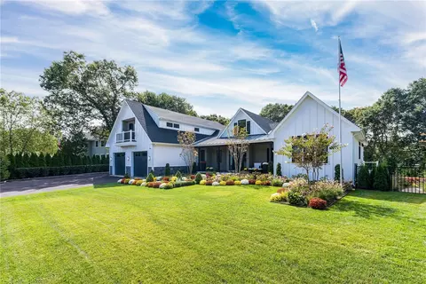 33 Stuart St, Westerly, RI 02891