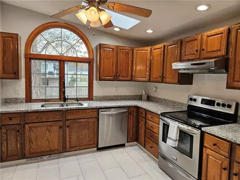 Kitchen - 39 Damon Ave, Warwick, RI 02889 photo 3 of 4