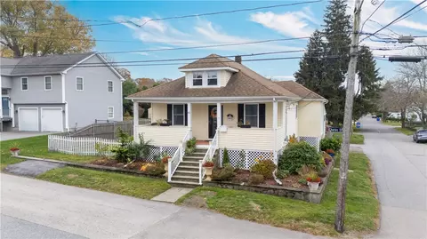 82 Charles St, Bristol, RI 02809