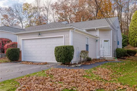 32 Hunters Run, North Providence, RI 02904
