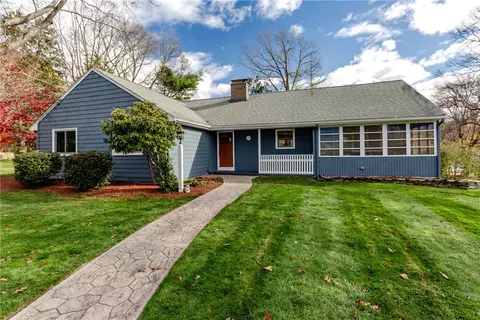 33 Rosewood Ln, Cumberland, RI 02864
