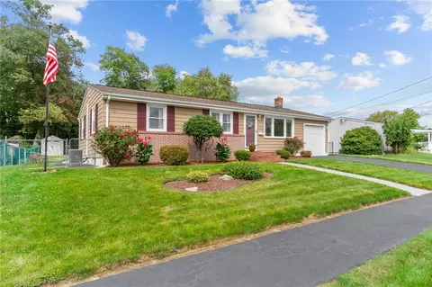 11 Red Robin Rd, Cranston, RI 02920