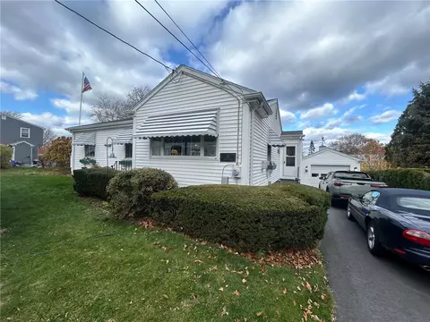 78 Kaufman Rd, Tiverton, RI 02878