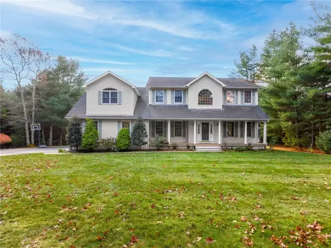 3 Aster Ln, Hope, RI 02831