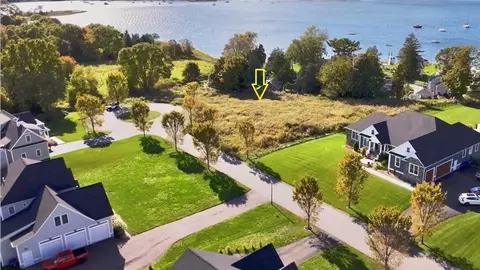 13 Waterview Ln, Warren, RI 02885