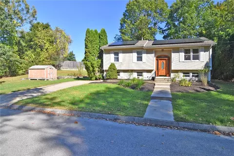 16 River Dr, Johnston, RI 02919