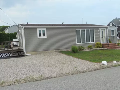 20 Anchorage Rd, Narragansett, RI 02882