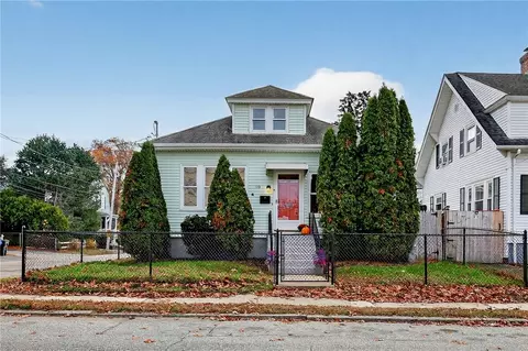 112 Villa Ave, Cranston, RI 02905