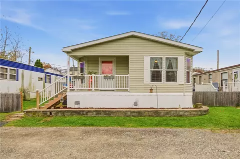 52 Bradley Ter, Portsmouth, RI 02871