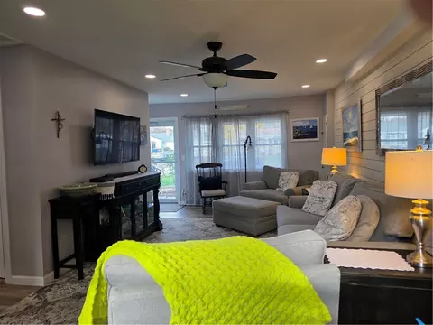 Living - 52 Inez Ave, Warwick, RI 02886 photo 4 of 5