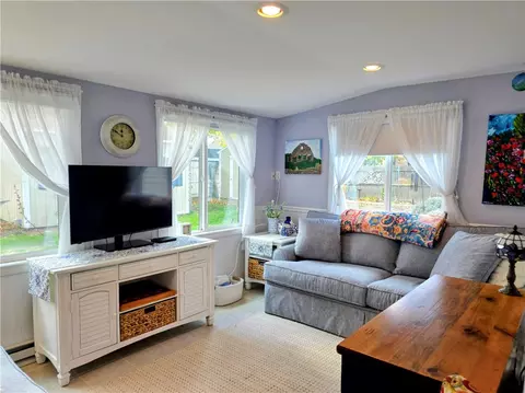 Living - 52 Inez Ave, Warwick, RI 02886 photo 5 of 5