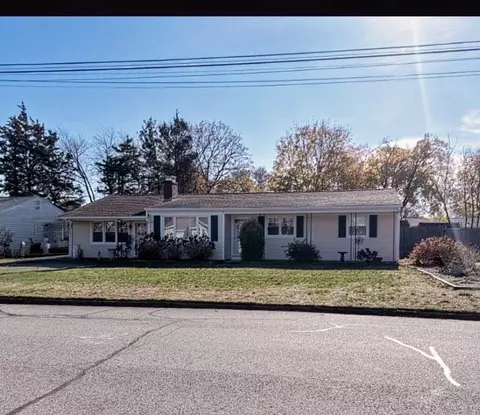 52 Inez Ave, Warwick, RI 02886