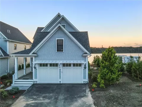 130 E Point Dr, East Providence, RI 02916