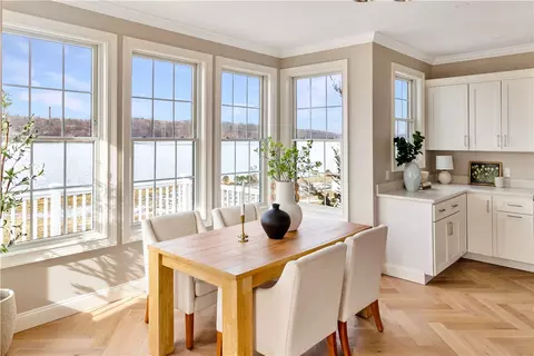 114 E Point Dr, East Providence, RI 02916