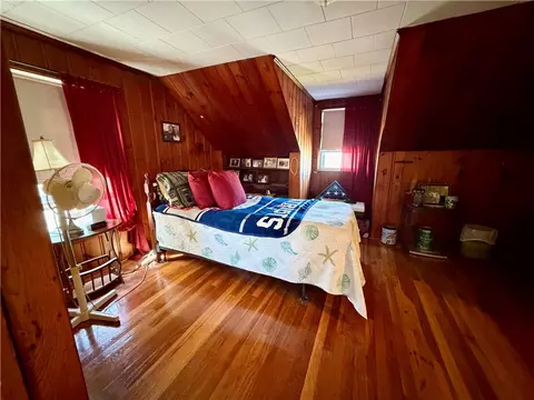 Bedroom - 329 Pullen Ave, Pawtucket, RI 02861 photo 6 of 9