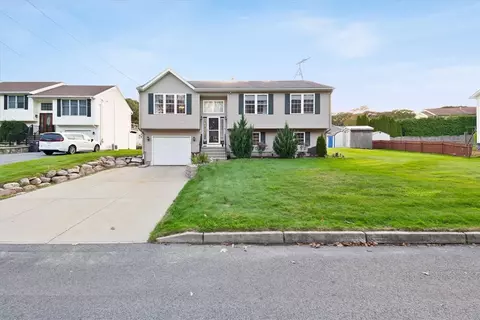 80 Tomahawk Trl, Cranston, RI 02921 photo 1