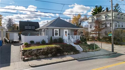 14 Park Ave, Cranston, RI 02905
