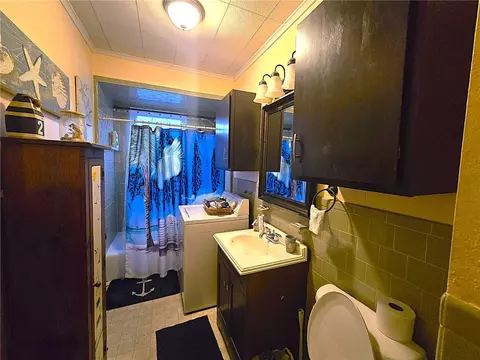 Bath - 458 Prospect St, Woonsocket, RI 02895 photo 2 of 2