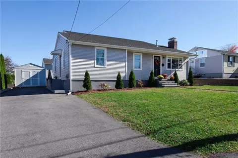 8 Summit Ave, Johnston, RI 02919