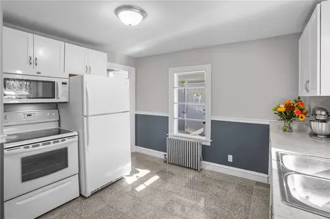 Kitchen - 40 Cavalcade Blvd, Warwick, RI 02889 photo 3 of 3