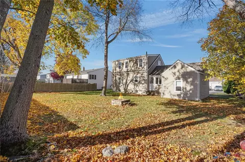 Exterior - 40 Cavalcade Blvd, Warwick, RI 02889 photo 7 of 11