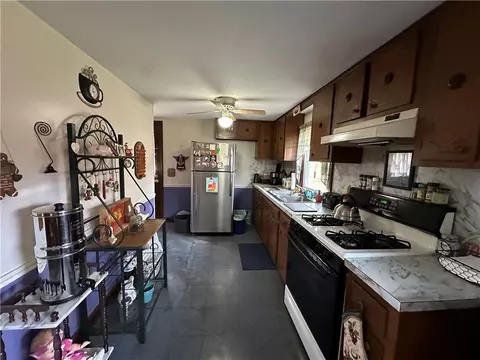 Kitchen - 17 Colonial Dr, Warren, RI 02885 photo 1 of 2