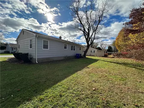 Exterior - 17 Colonial Dr, Warren, RI 02885 photo 4 of 7