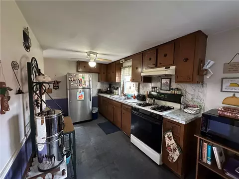 Kitchen - 17 Colonial Dr, Warren, RI 02885 photo 2 of 2