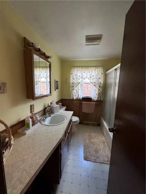 Bath - 17 Colonial Dr, Warren, RI 02885 photo 1 of 1